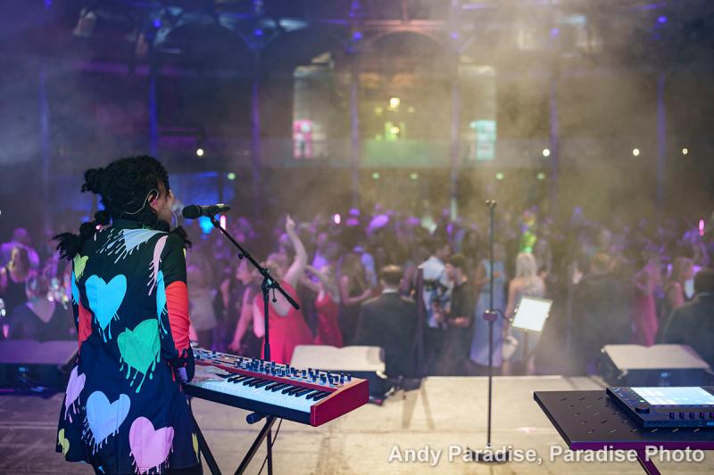 Corporate entertainment duo LOOP performing live